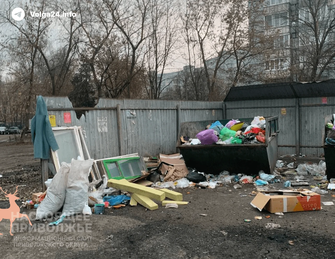 В пензенском дворе площадка возле дома превратилась в свалку