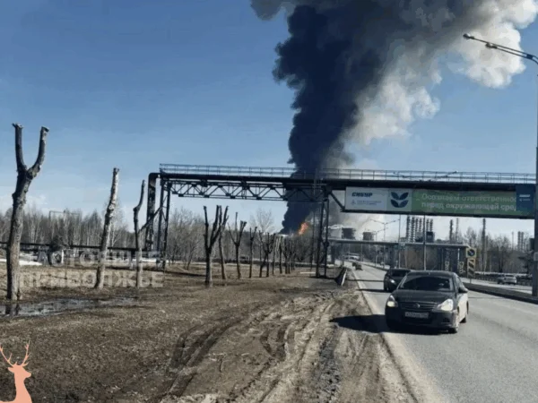 В&nbsp;Нижнекамске горит крупнейший химзавод Поволжья